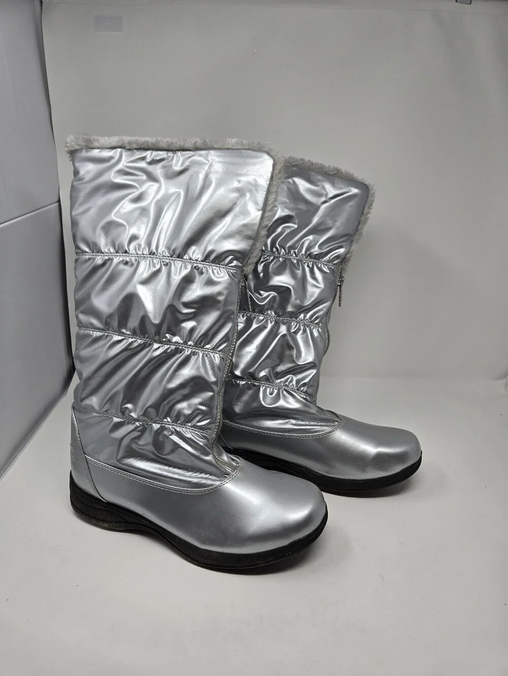 Totes Metalic Silver Winter Furry Boots Size 11 Womens Sears Lightly Used